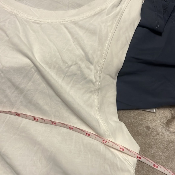 White round neck split sides tank top, soft and comfy, new, medium, Halara - Picture 7 of 8